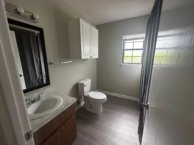 2359 Claremont Ln — Photo 10