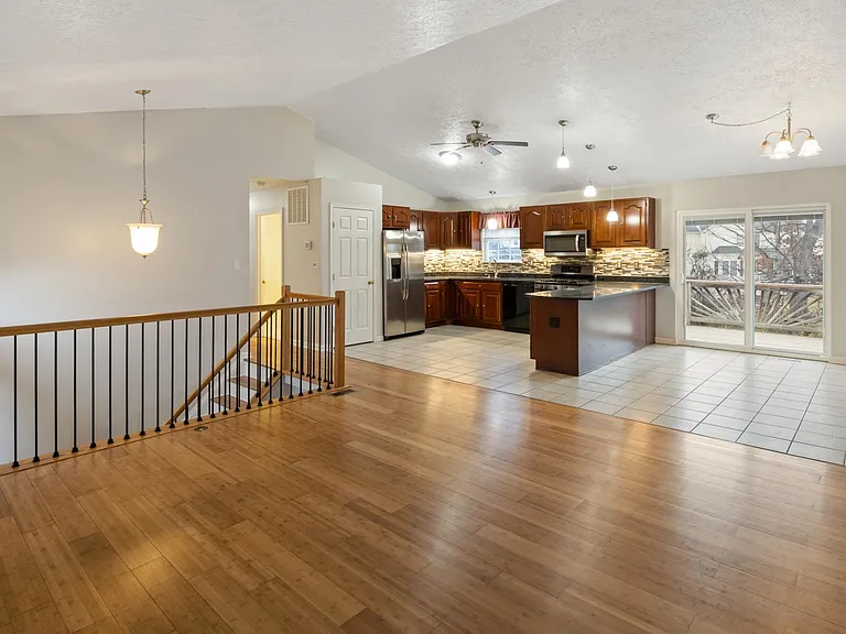 359 Montgomery Cir — Photo 26
