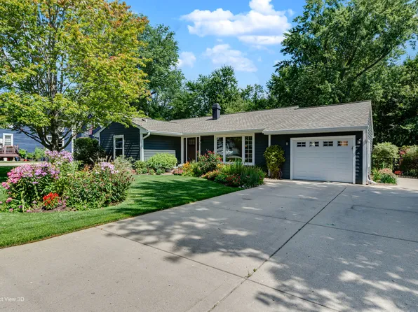 57 Pine Tree Row, Lake Zurich, IL 60047