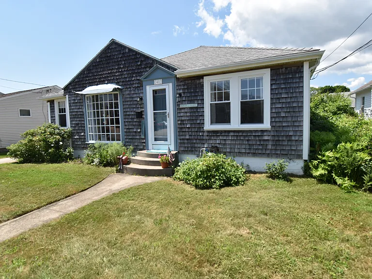 41 Caswell St — Photo 32