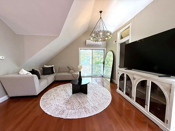 4th image of 40 Chestnut St #3