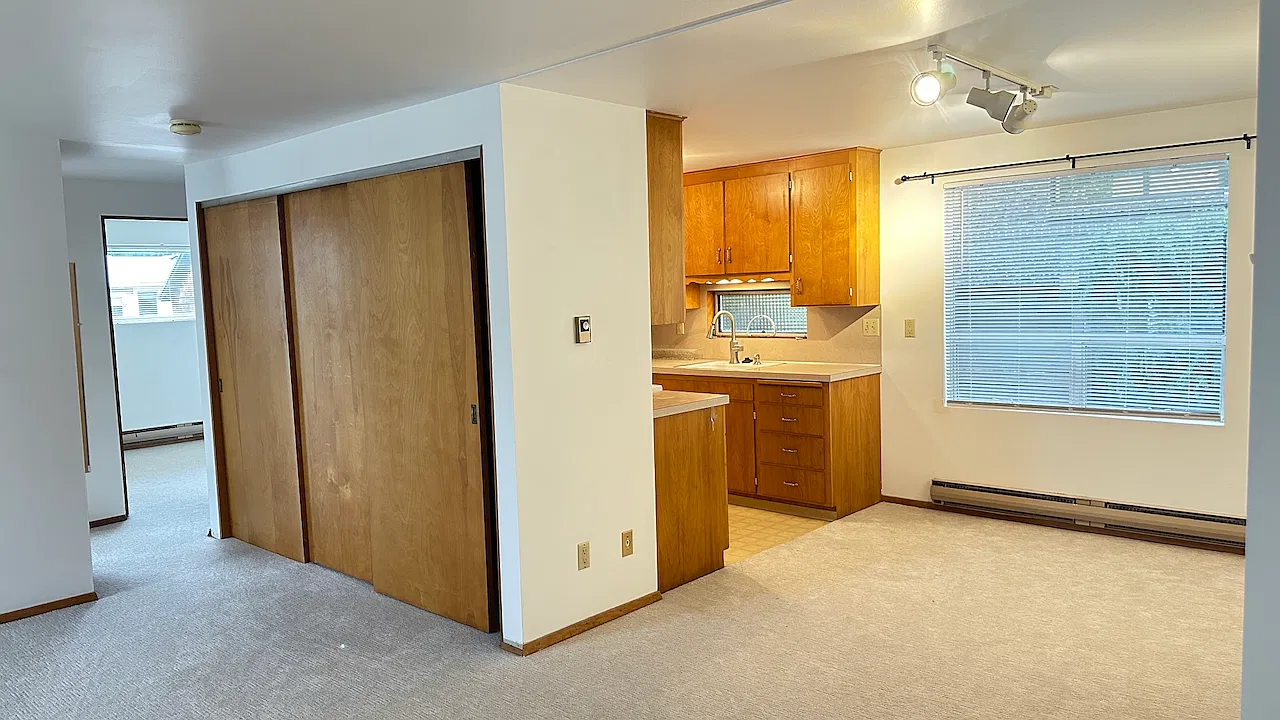 2 bed, 1000 sqft, $2,470 — Photo 3