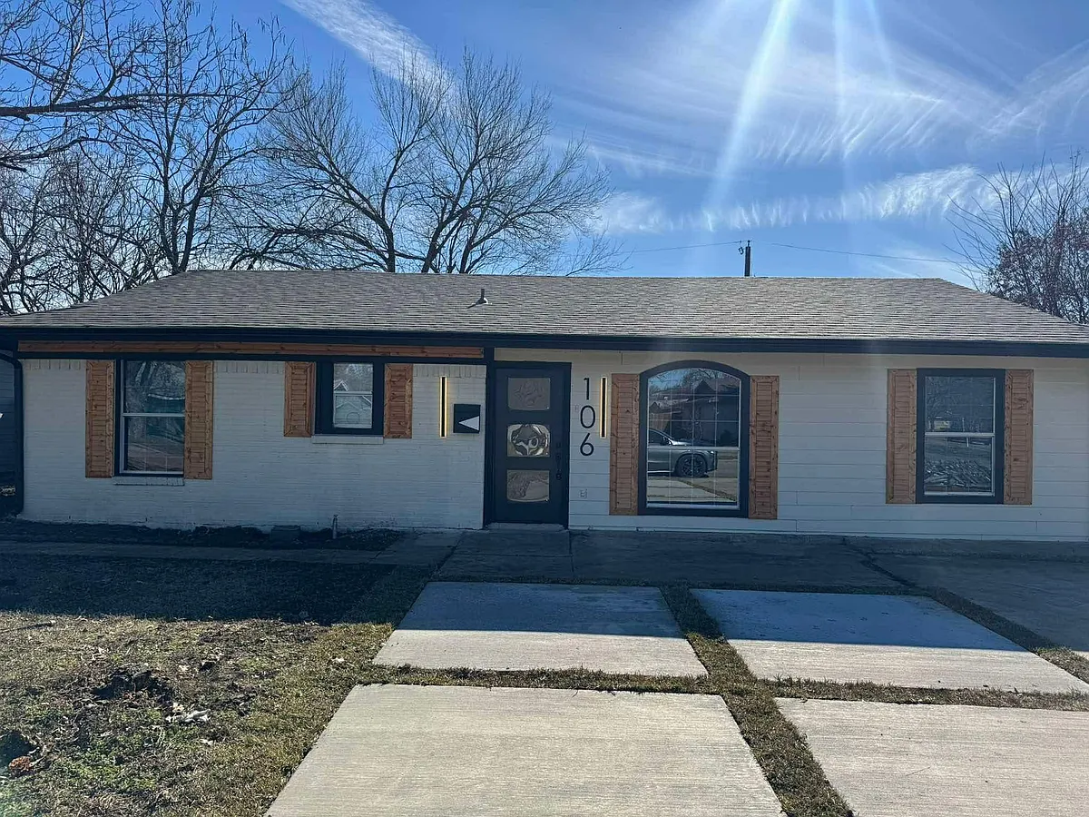 Building Photo - 106 E Vista Dr
