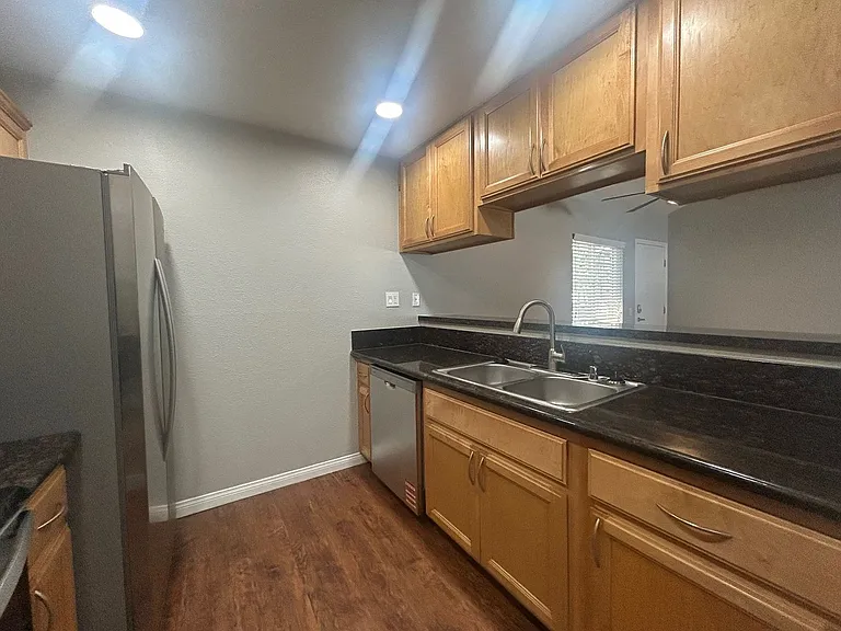 Twin Pines Apartments — Photo 38
