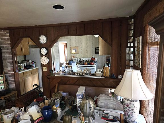 2nd image of 505 Concord Rd