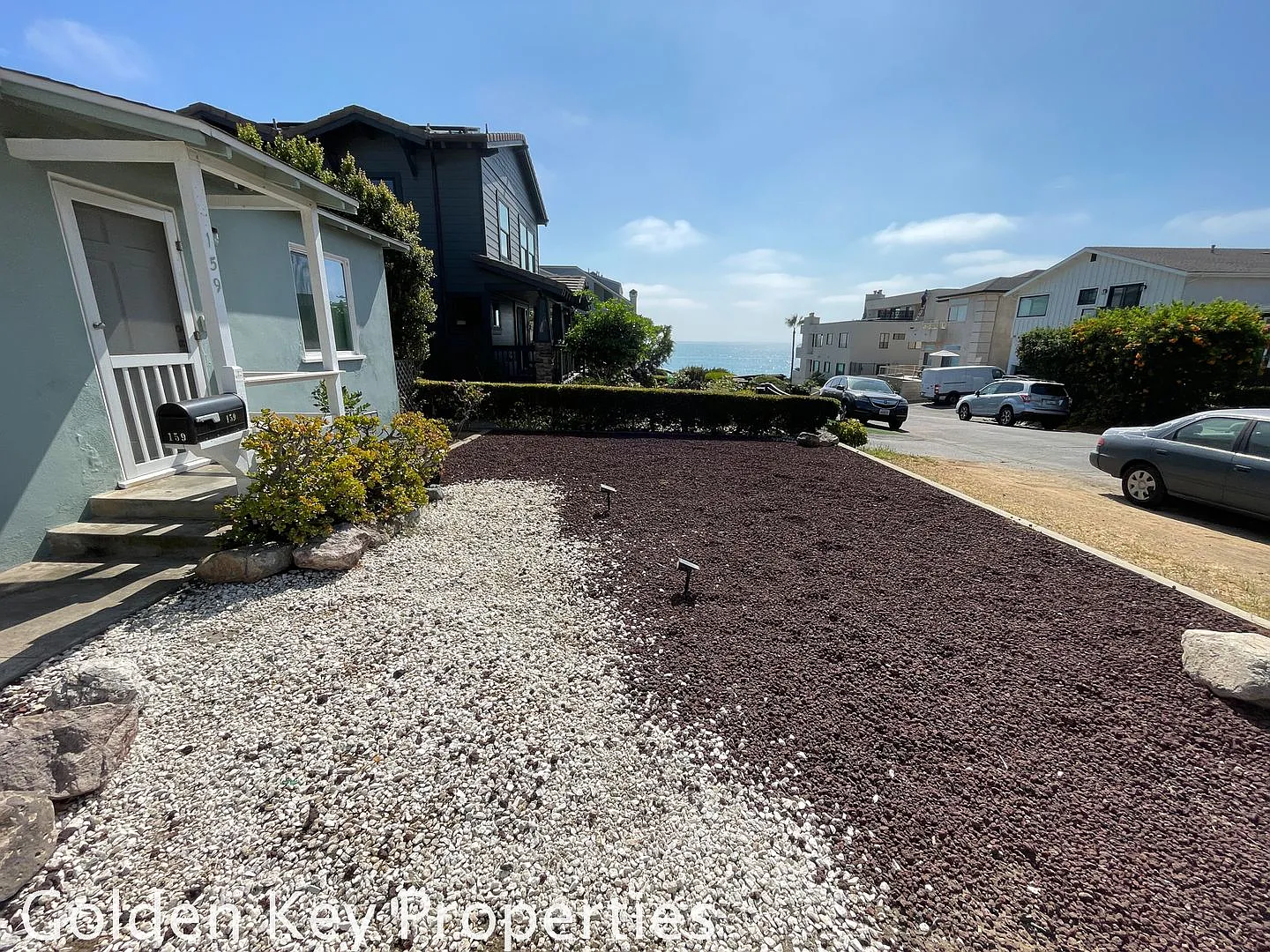 1BR/1BA Home with detached 2 Car Garage! Minutes from the beach! — Photo 3