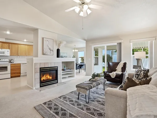 1884 N Buena Vista Ave, Meridian, ID 83646