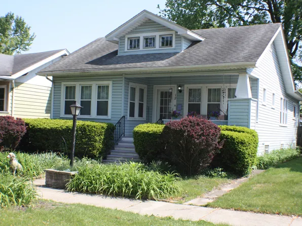12 Midway Ct, Hammond, IN 46324