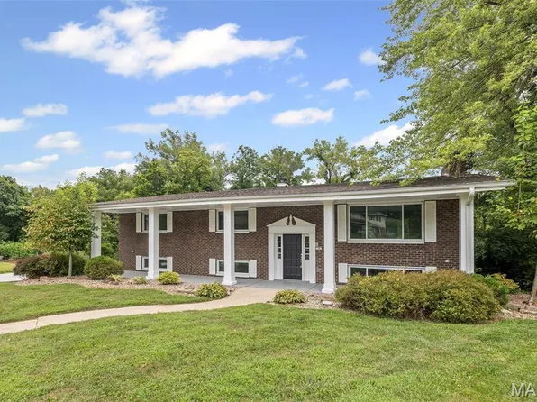 10 E Beacon Hill Rd, Fairview Heights, IL 62208