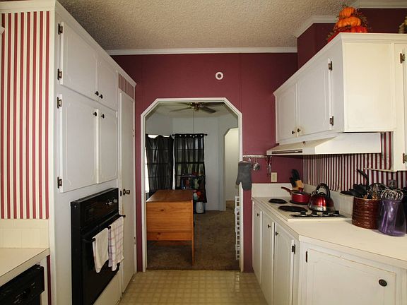 4th image of 105 NE 8th Ave