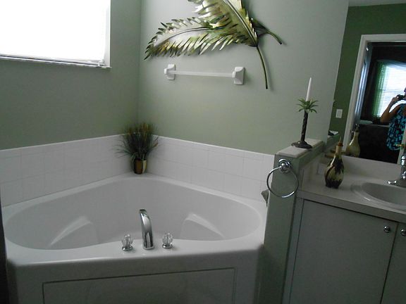 4th image of 2673 Sunset Lake Dr