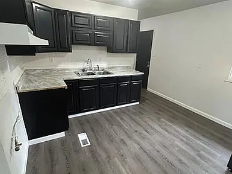117 Kenneth Ave — Photo 7