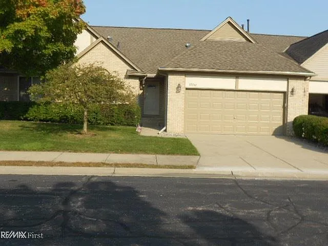 37742 Pebble Pointe Ct photo 1