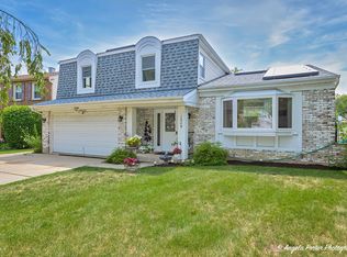 1349 Devonshire Rd, Buffalo Grove, IL 60089