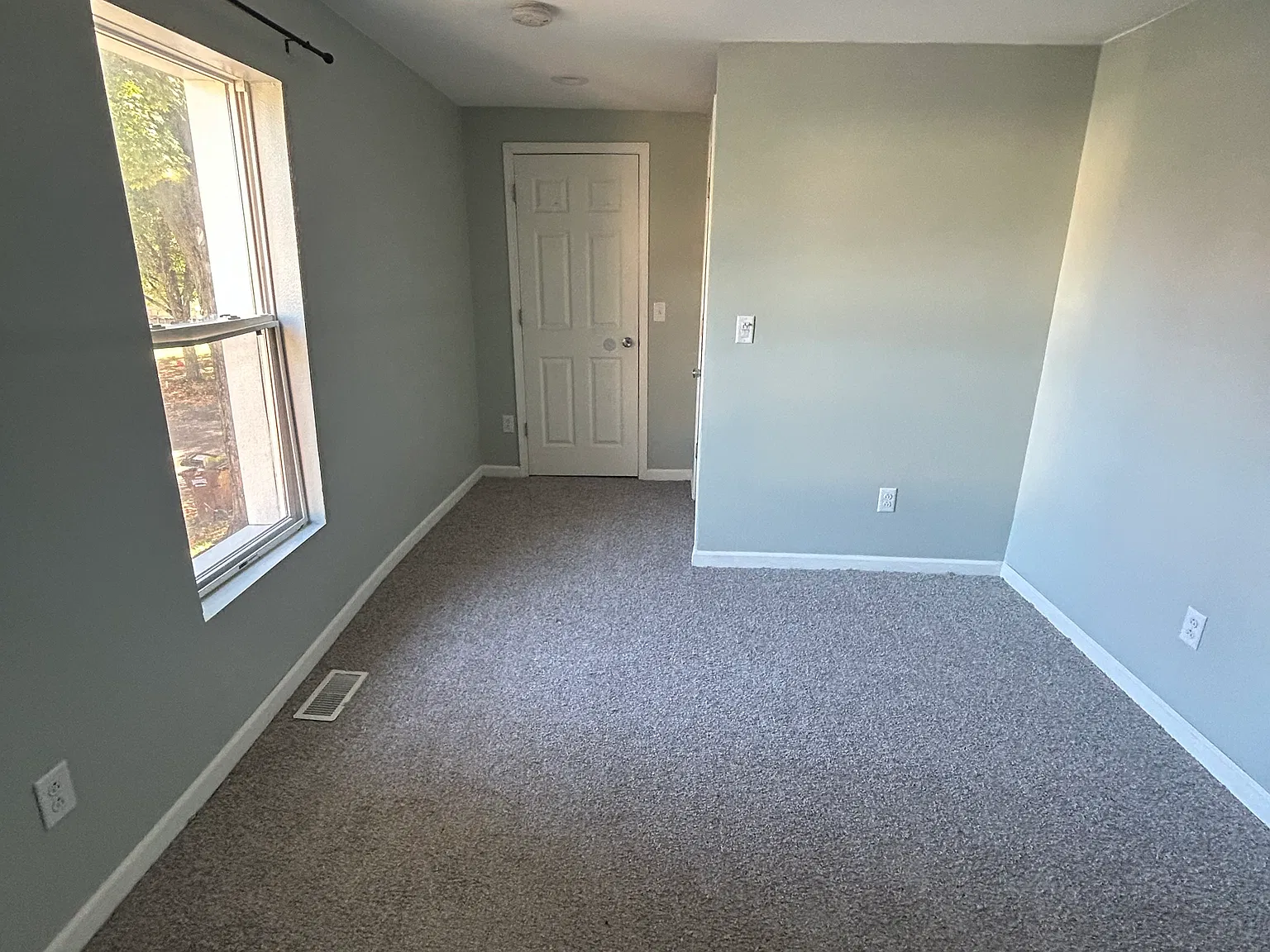 3 bed, 1175 sqft, $1,300 — Photo 4