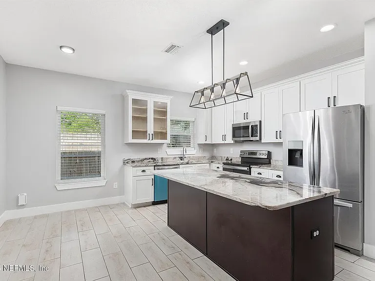 406 E Cochran Ave — Photo 18