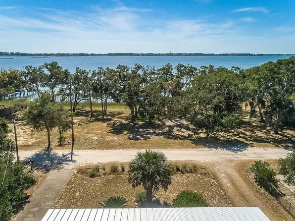 637 Mariner Cir, Panacea, FL 32346