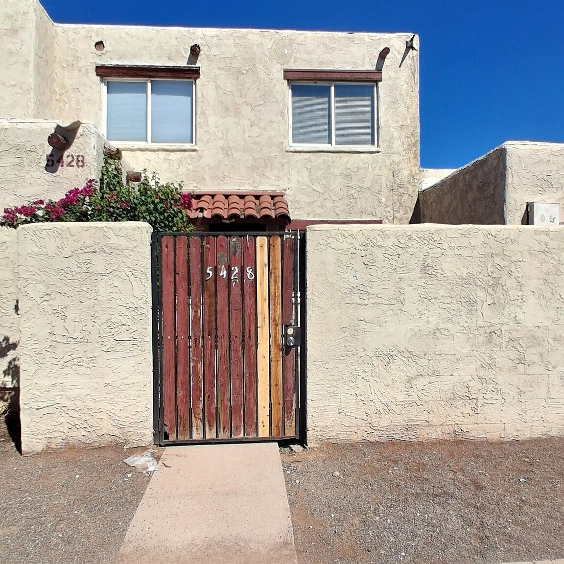 2 Bed Town Home Gated Community! — Photo 1