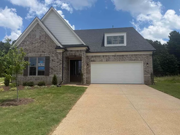 135 Ridgefield Dr, Oakland, TN 38060