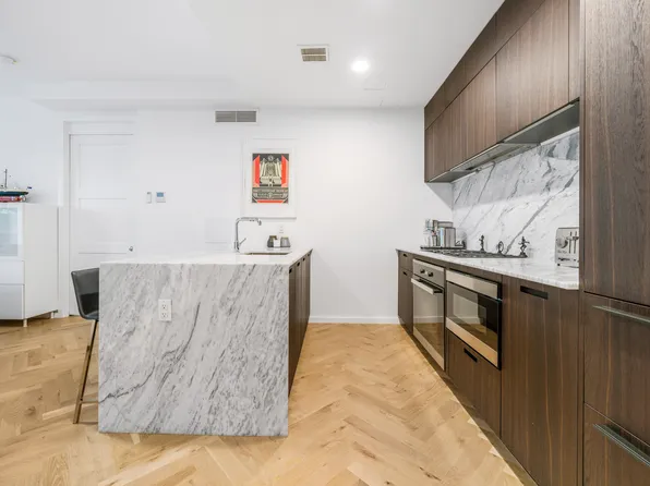 805 Washington Avenue image 3 of 23