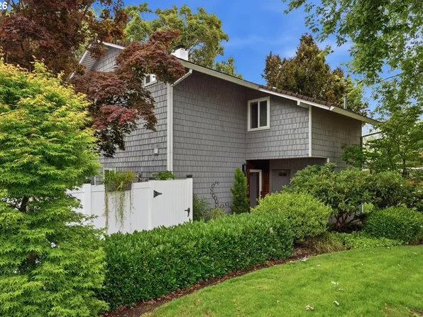 634 N Hayden Bay Dr, Portland, OR 97217