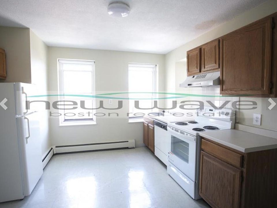 2nd image of 146 Saint Botolph St #4