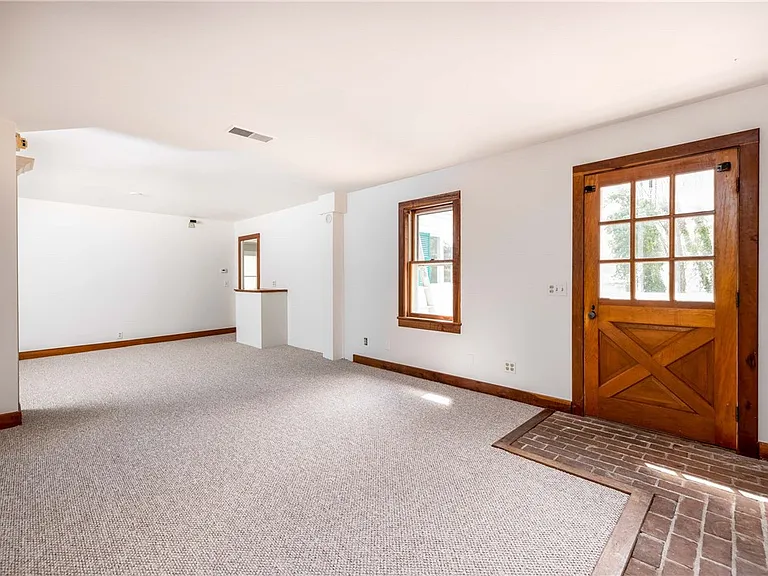 1253 Fairport Rd — Photo 21
