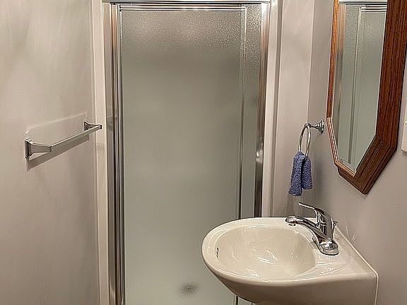 5th image of 516 Kilarney Ave