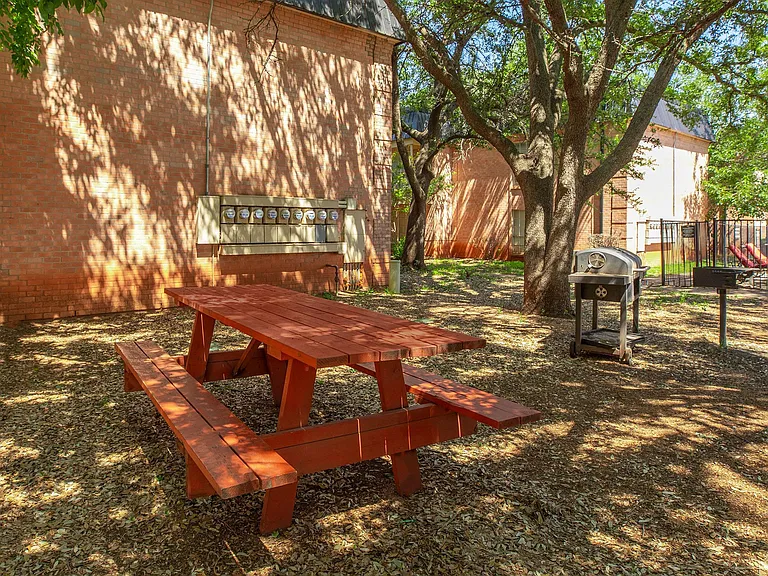 Bel Air Estates — Photo 4