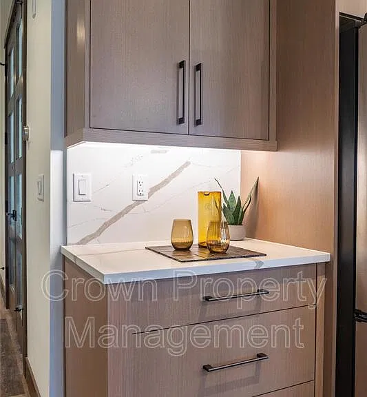 317 Akers Ln #G — Photo 4