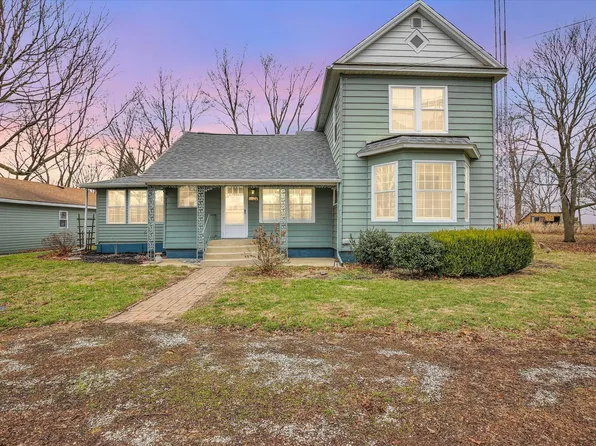 112 W North Front St, Sadorus, IL 61872