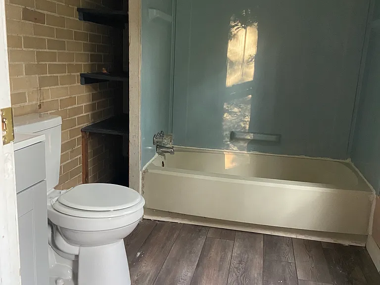 824-832 Elmwood St #828 — Photo 7