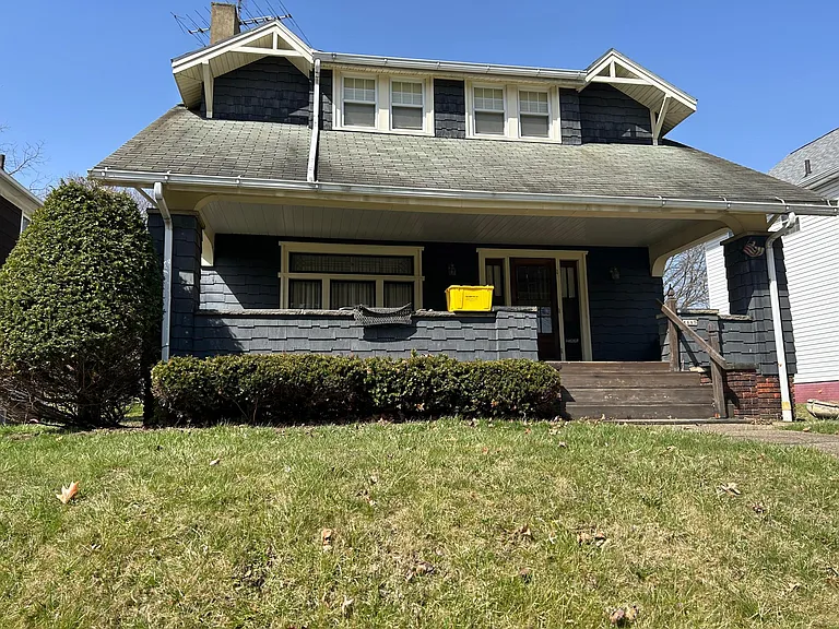 1115 S Seneca Ave — Photo 3