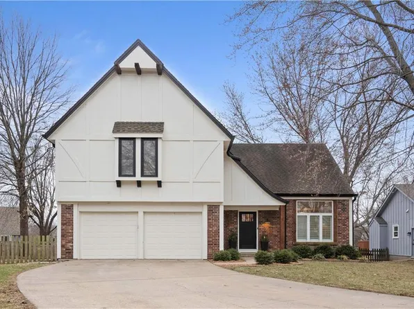 8523 Alden St, Lenexa, KS 66215