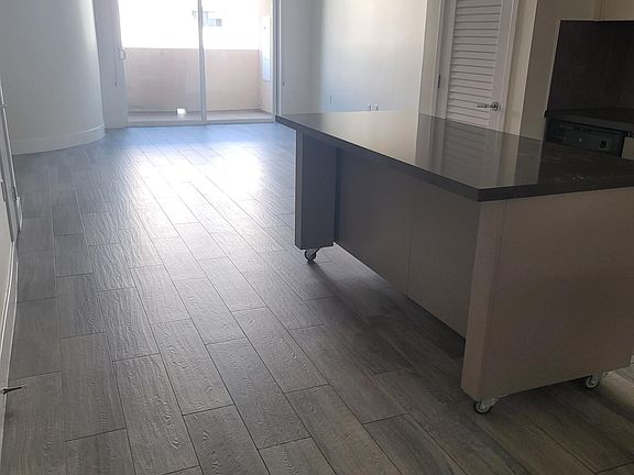 4th image of 5044 Bakman Ave #2M