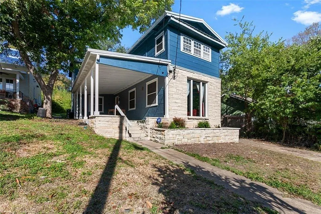 5 bed, 2074 sqft, $7,600 — Photo 2