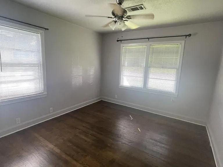 2211 Helena Ave — Photo 8