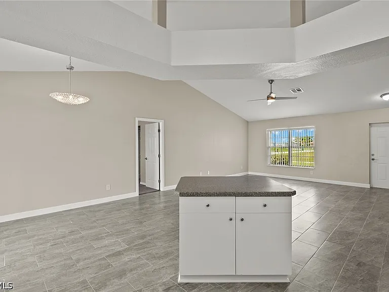 3919 SW 14th Ave — Photo 12