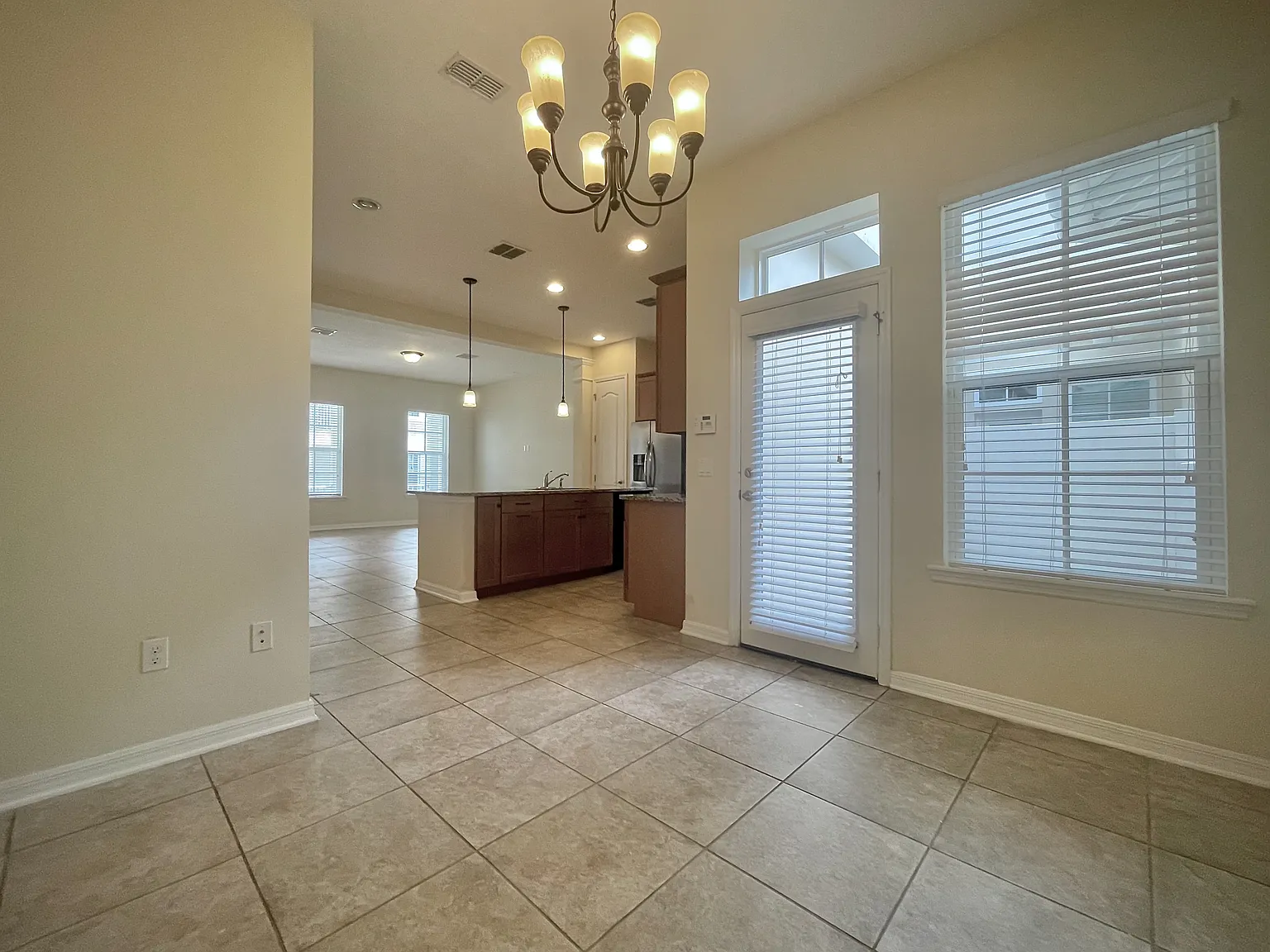 3 bed, 2.5 bath, 1650 sqft, $3,599 — Photo 3