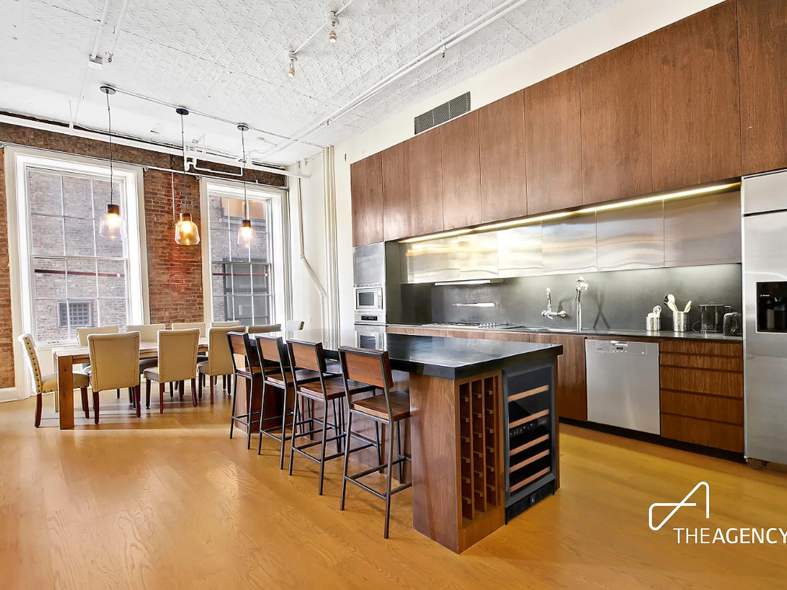 1 Bond Street — Photo 1