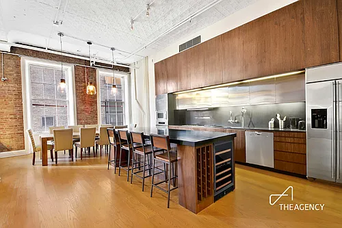 1 Bond St Photo 1