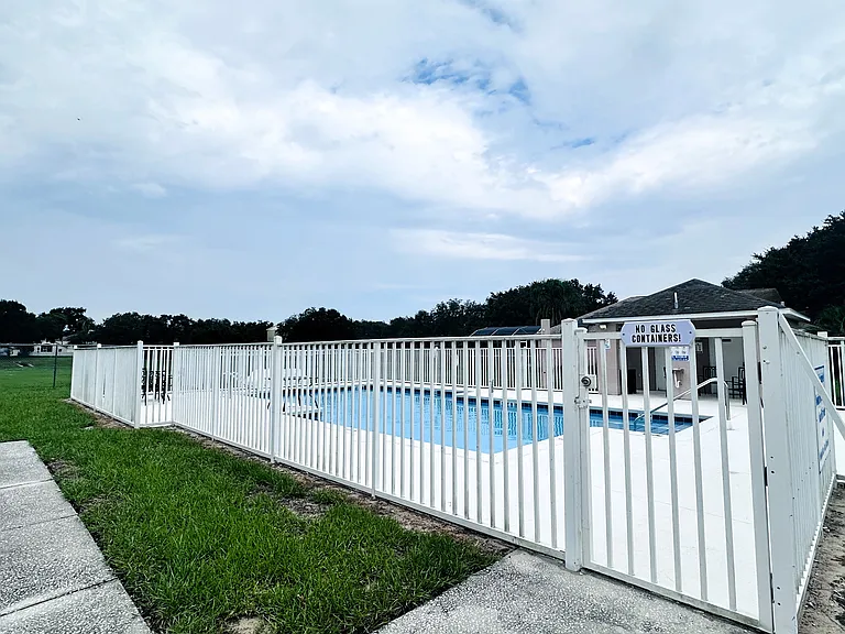Community Pool- walking distance