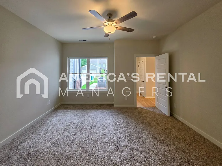 1017 Grand River Blvd W — Photo 30