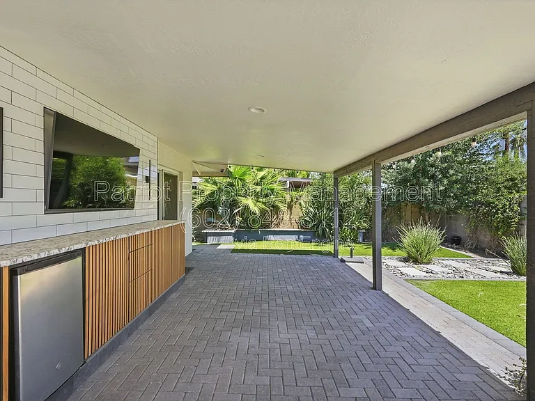 207 E El Caminito Dr — Photo 4