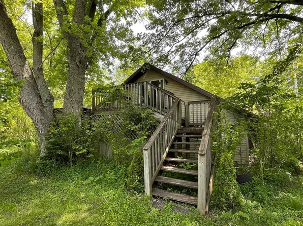 7838 N Walker Rd, New Carlisle, IN 46552