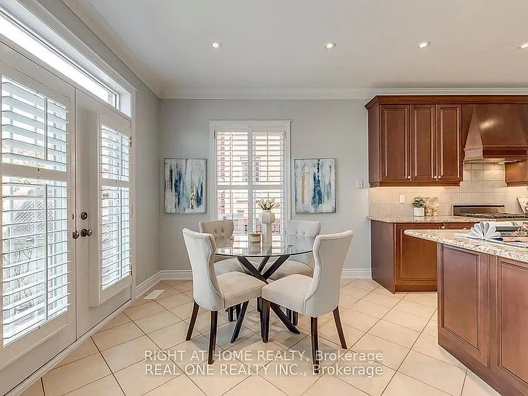 96 Spring Azure Cres — Photo 18