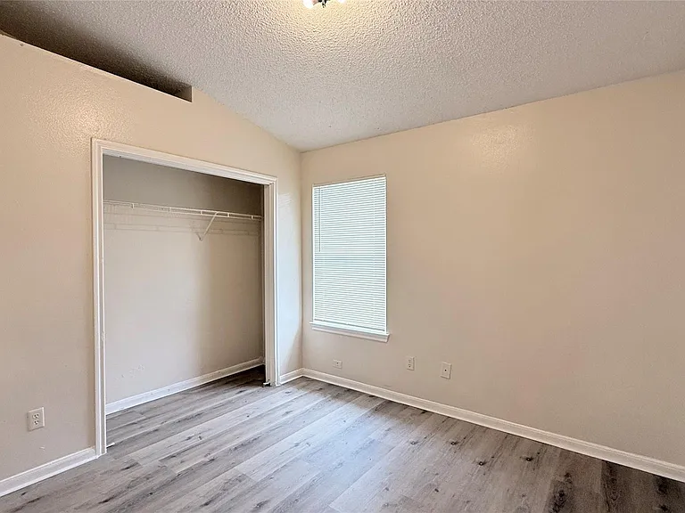 15821 Ridgecroft Rd — Photo 10