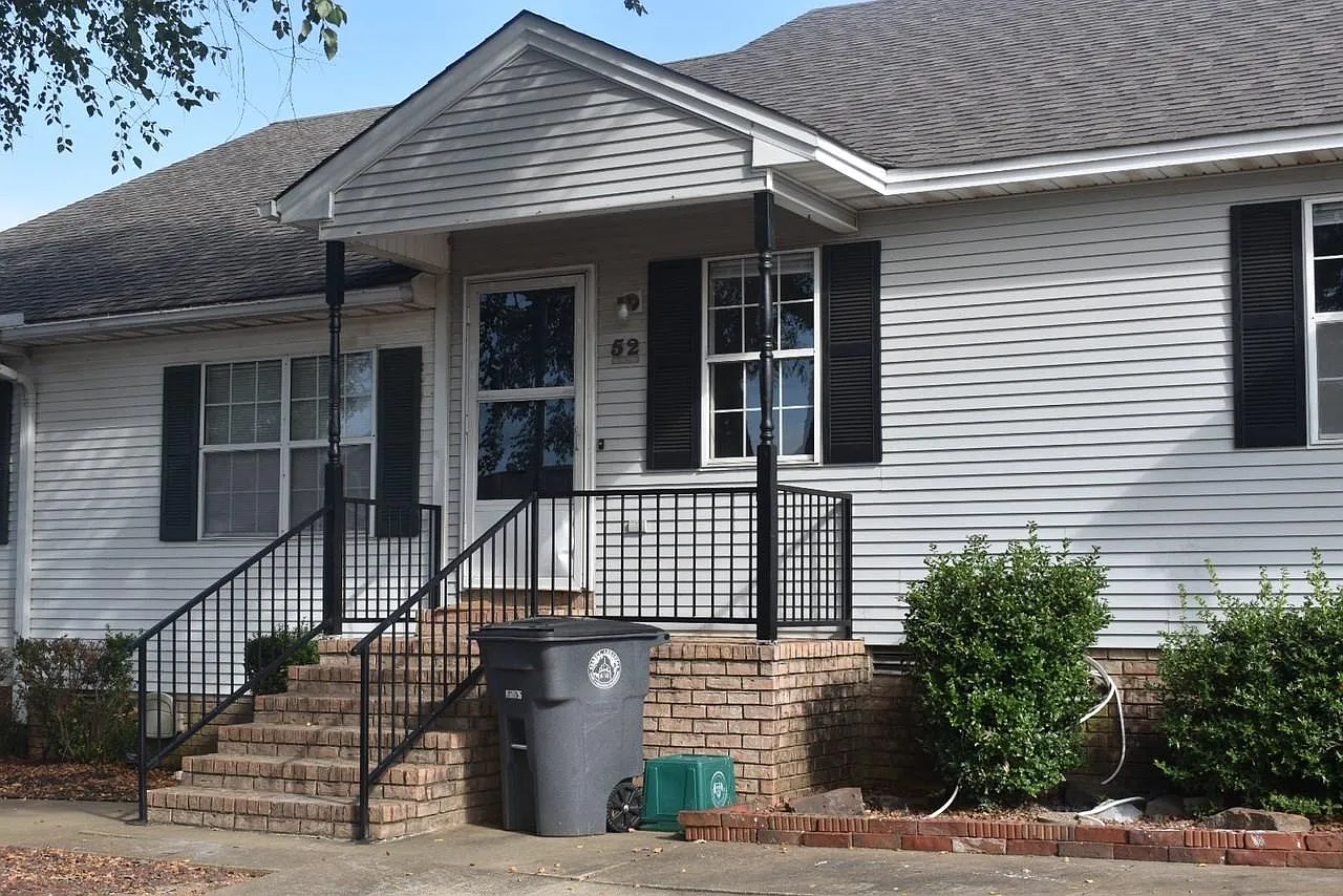 2910 E Moore Ave — Photo 1
