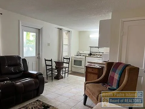 202 N Yturria St #4 — Photo 5