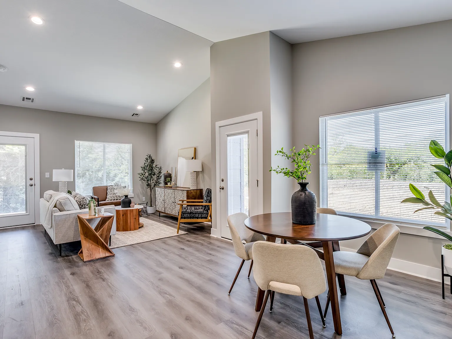 4 bed, 1379 sqft, $1,625 — Photo 4